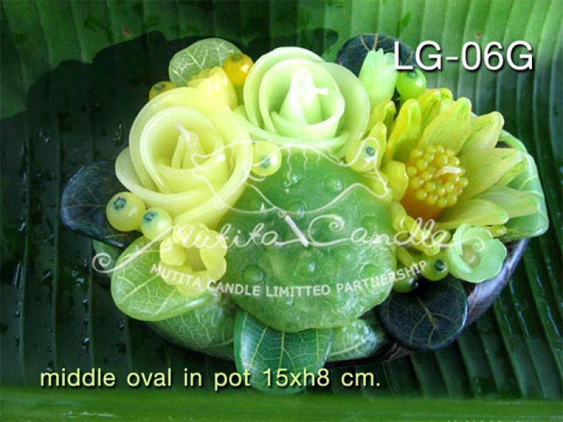 เทียนหอม เดชอุดม :  GREEN COLOUR SET|A TOUCH OF THAI, LOTUS MIXED WITH WILD FLOWER CANDLES|LG-06G|middle oval pot 15 x h 8 cm