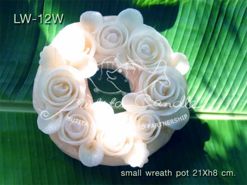 เทียนหอม เดชอุดม :  WHITE COLOUR SET|CLASSIC WHITE ROSES CANDLE ARRANGTMENT
Weddng Candles, best elegant candles for wedding ceremony.|LW-12W|small wreath (S) 21 x h 8 cm