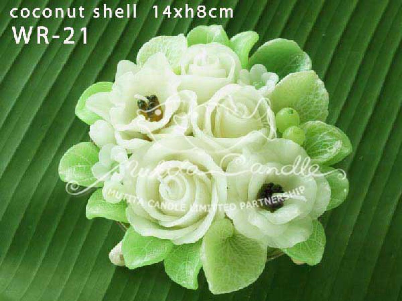 เทียนหอม เดชอุดม : WHITE ROSE SET|GREEN AND WHITE ROSES CANDLE BOUQUETS|WR-21|Coconut shell 14 x h 8 cm