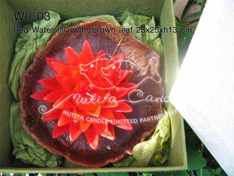 เทียนหอม เดชอุดม : WATER LILY SET|Red Water Lilly With Brown Leaf
A TOUCH OF THAI LOTUS CANDLES|WL-03|25 x 25 x h 13 cm