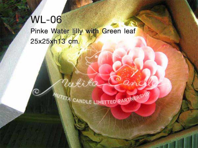 เทียนหอม เดชอุดม : WATER LILY SET|Pink Water Lilly With Green Leaf
A TOUCH OF THAI LOTUS CANDLES|WL-06|25 x 25 x h 13 cm
