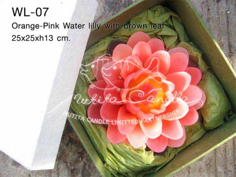 เทียนหอม เดชอุดม : WATER LILY SET|Orange-Pink Water Lilly With Brown Leaf
A TOUCH OF THAI LOTUS CANDLES|WL-07|25 x 25 x h 13 cm