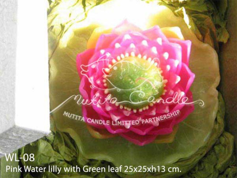 เทียนหอม เดชอุดม : WATER LILY SET|Pink Water Lilly With Green Leaf
A TOUCH OF THAI LOTUS CANDLES|WL-08|25 x 25 x h 13 cm