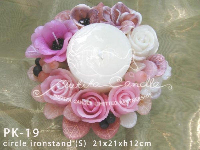 เทียนหอม เดชอุดม :  GRAY PINK KARLUM|WILD FLOWER CANDLES IN PINK TONES|PK-19|circle ironstand (S) 12 x 21 x h12 cm