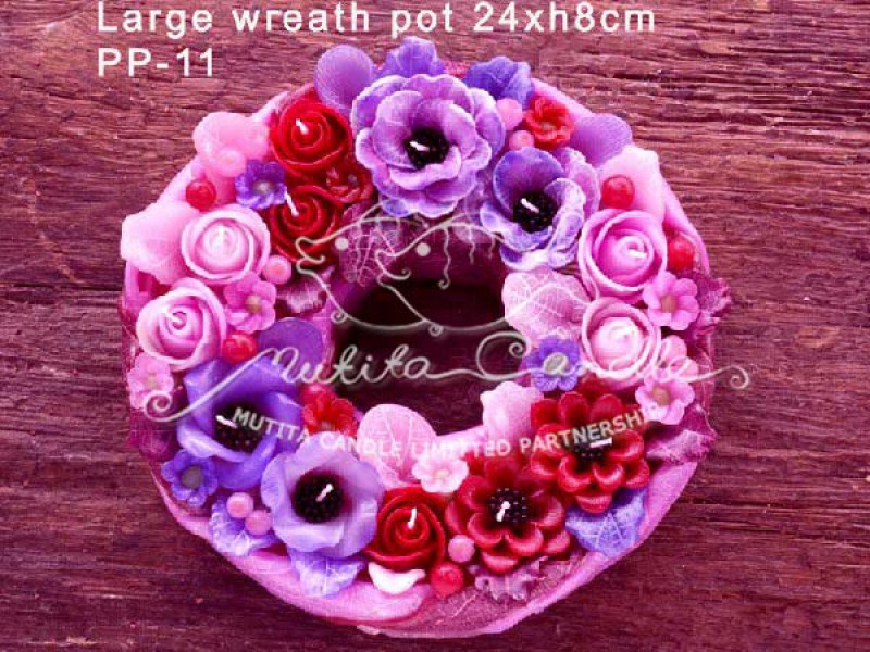 เทียนหอม เดชอุดม : PINK PURPLE|Flower candles from Thailand for any ocassions.
THE BEAUTIFUL ROMANTIC FLOWER CANDLES|PP-11|large wreath pot  24 x h8 cm