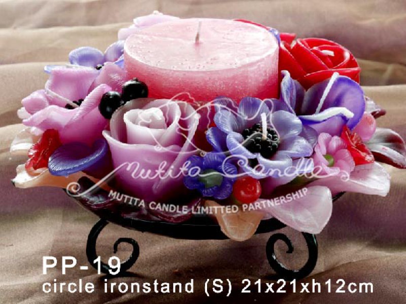 เทียนหอม เดชอุดม : PINK PURPLE|Flower candles from Thailand for any ocassions.
THE BEAUTIFUL ROMANTIC FLOWER CANDLES|PP-19|Circle ironstand (S) 21 x 21 x h 12 cm