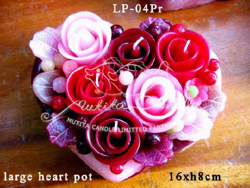 เทียนหอม เดชอุดม : PINK ROSE SET2|Flower candles from Thailand for any ocassions
CLASSIC ROSES CANDLE ARRANGTMENT|LP-04Pr|large heart pot 16 x h8 cm