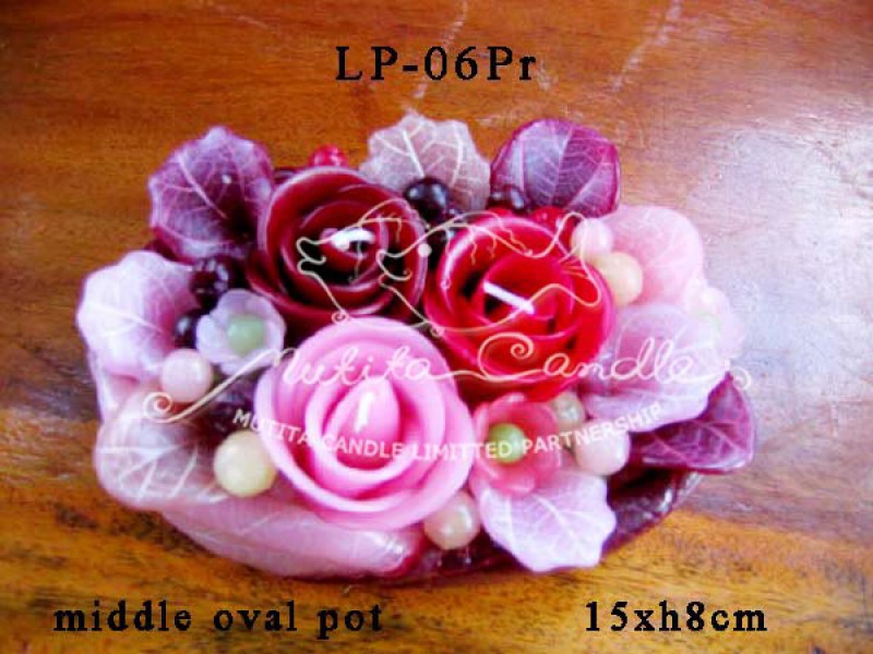 เทียนหอม เดชอุดม : PINK ROSE SET2|Flower candles from Thailand for any ocassions
CLASSIC ROSES CANDLE ARRANGTMENT|LP-06Pr|middle oval pot 15 x h 8 cm