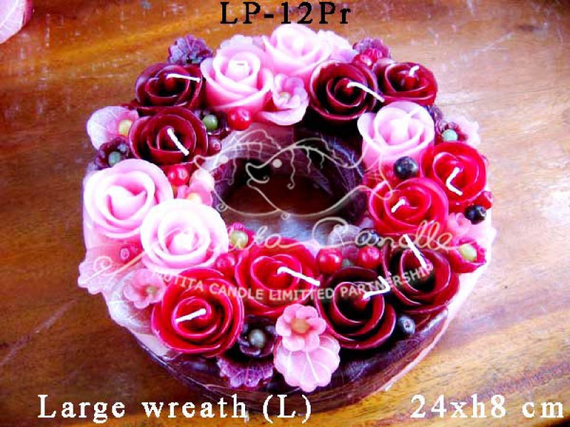 เทียนหอม เดชอุดม : PINK ROSE SET2|Flower candles from Thailand for any ocassions
CLASSIC ROSES CANDLE ARRANGTMENT|LP-12Pr|large wreath (L) 24 x h8 cm
