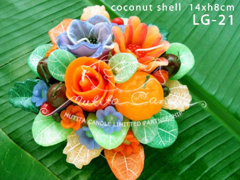 เทียนหอม เดชอุดม : SPRING SET|FLOWER MIXED WITH FRUIT CANDLES, A TOUCH OF SPRING|LG-21|Coconut shell 14 x h 8 cm