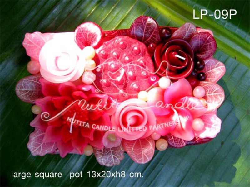 เทียนหอม เดชอุดม :  PINK COLOUR SET|A TOUCH OF THAI, LOTUS MIXED WITH WILD FLOWER CANDLES|LP-09P|large square pot 13 x 20 x h8 cm
